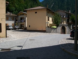 Piazza Dante – Tramonti di Sotto (PN)