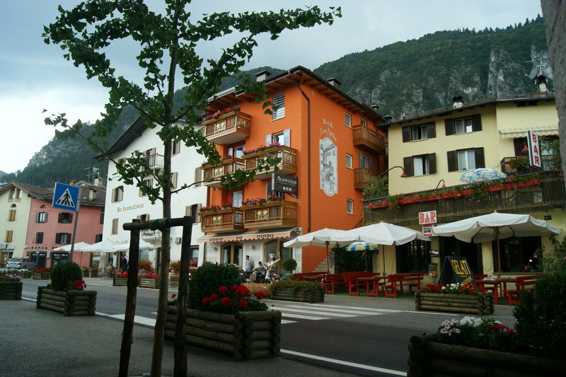 ''Italia, península bañada por los cuatro costados'' - Fai della Paganella