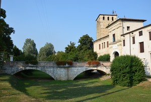 Il ponte sul fossato