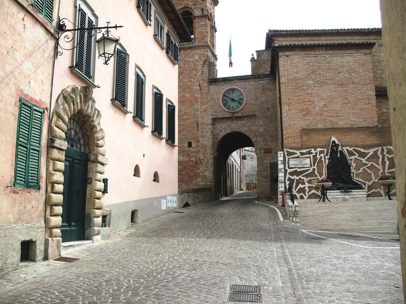 ''piazza Cavour ed il monumento ai caduti di guerra'' - Barbara