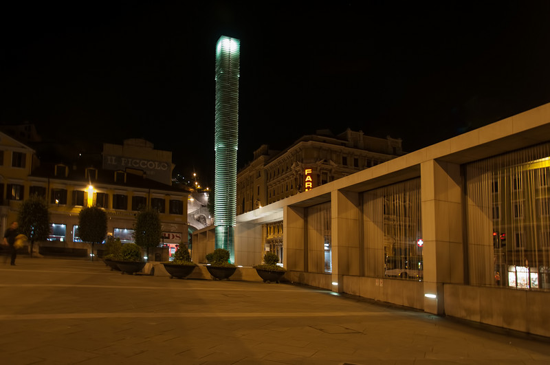 ''piazza Goldoni in notturna'' - Trieste