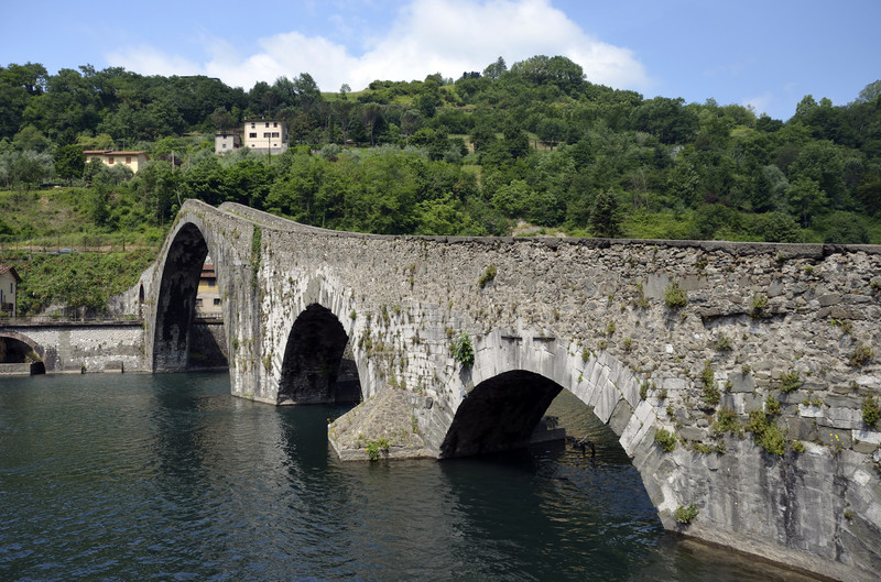 ''Gli archi inflazionati'' - Borgo a Mozzano