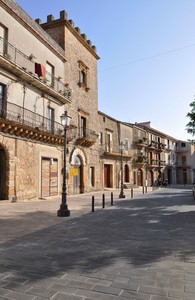 Piazza Martiri d’Ungheria e la “Torre del Padre Santo” [1200].