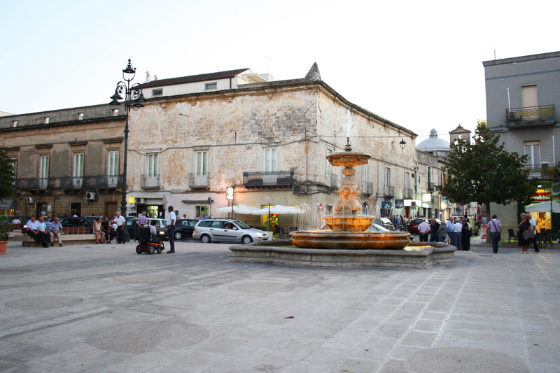 ''A passeggio in piazza'' - Francavilla Fontana