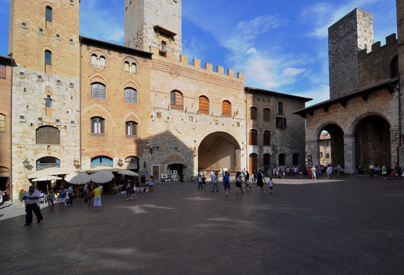 ''Questo insistere nel monotematico, io lo chiamo: coazione a ripetere :-)'' - San Gimignano
