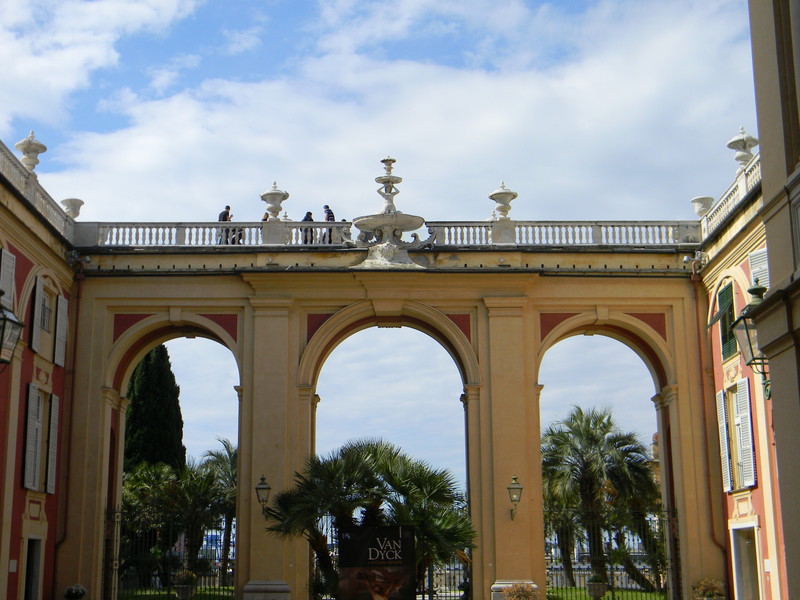 ''il ponte tra le mura del Palazzo Reale'' - Genova