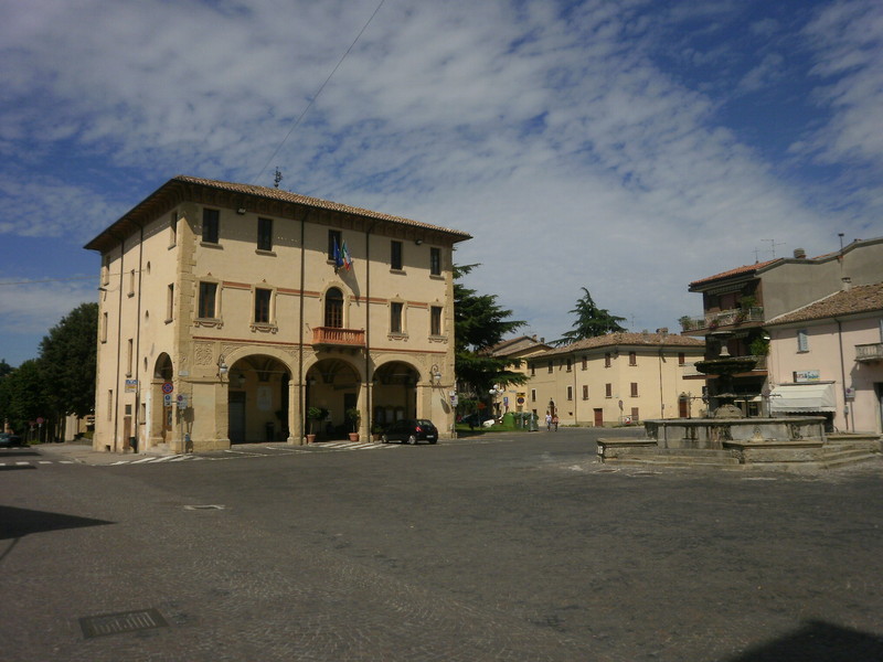 ''Il centro della citta’, Piazza Vittorio Emanuele'' - Novafeltria