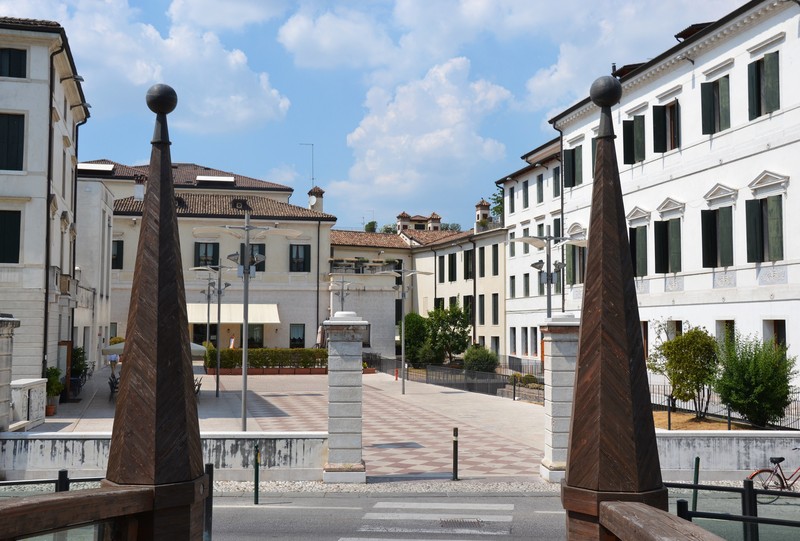 ''La piazza al di là del ponte'' - Treviso