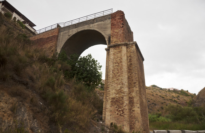 ''il ponte interrotto'' - Scalea