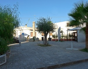 Menir in piazza