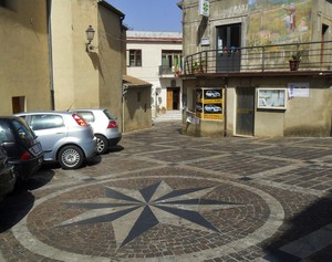 La piazza con la Rosa dei Venti