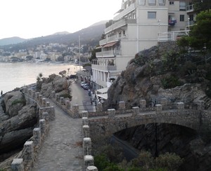 Alassio, il ponte e il mare
