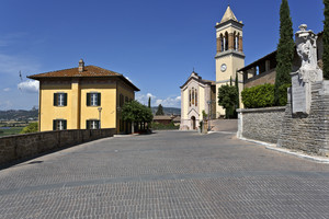 Piazza del Castello di Solomeo