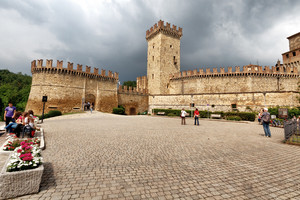 Piazza IV Novembre di Vigoleno