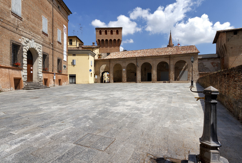 ''Piazza dei Contrari'' - Vignola