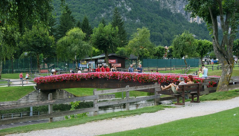 ''Niunu naschet in s’arte imparadu.'' - Molveno