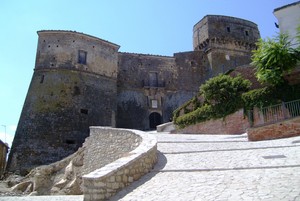 Largo Ladislao d’Aquino col Castello da lui fatto costruire