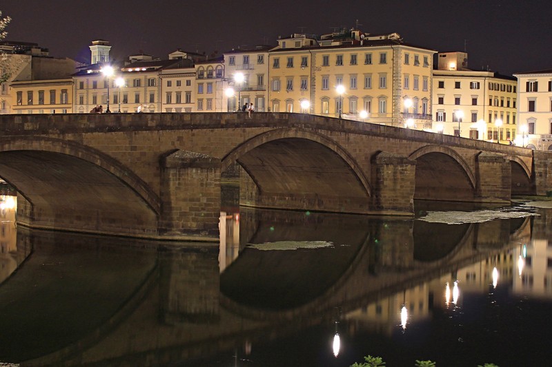 ''“Riflessione notturna” del Ponte alla Carraia'' - Firenze