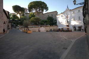 La bellissima Piazza San Francesco di San Gemini