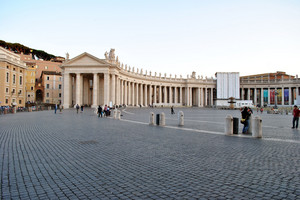 Piazza San Pietro semideserta