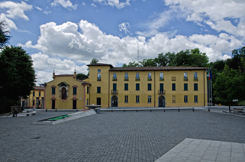 ''Piazza con fontana tricolore'' - Erba
