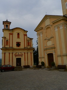 Piazza Umberto I con chiesa e oratorio