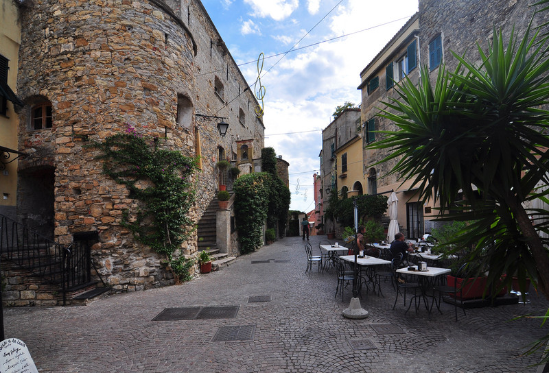 ''Appena entrati nel Borgo'' - Cervo