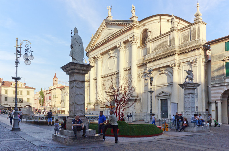 ''Scusate le spalle … #3'' - Bassano del Grappa