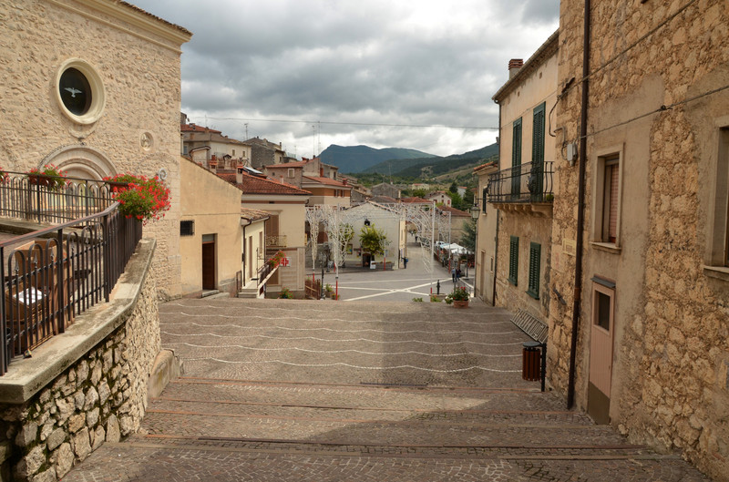 ''la piazzetta del borgo montano'' - Villalago