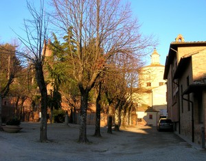 La piazza e la Torre di Federico II