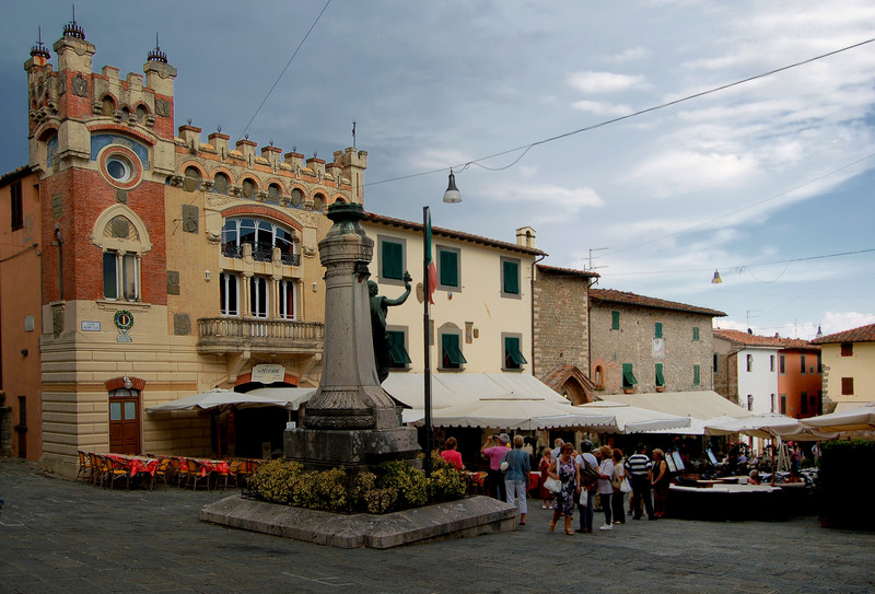 ''Montecatini Alto: piazza Giuseppe Giusti'' - Montecatini-Terme