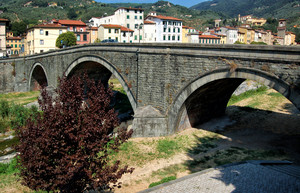 ponte del Duomo sul torrente Pescia