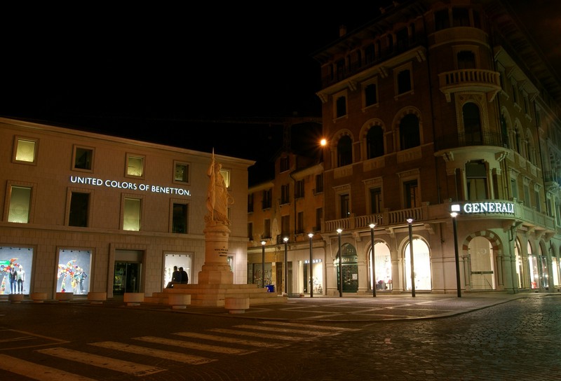 ''…oltre al buio che c’è e al silenzio che lentamente si fa…'' - Treviso