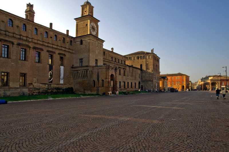 ''P.zza Martiri al primo mattino'' - Carpi
