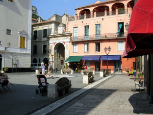 Piazza Garibaldi a Finalborgo