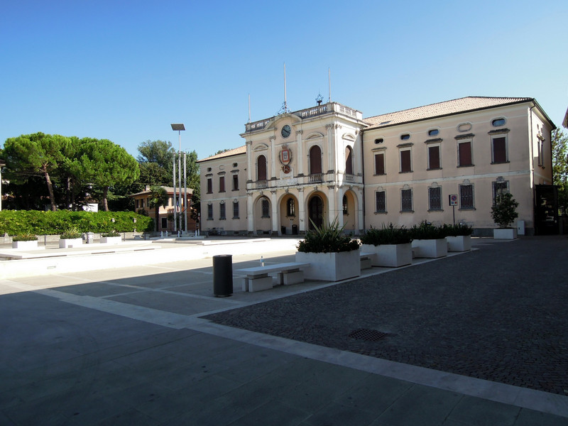 ''Ma che bel Palazzo in Piazza Municipio!'' - Mira