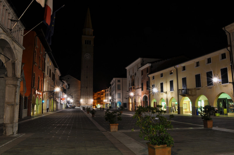 ''buonanotte ai cacciatori senza mira e senza cuore, buonanotte a te amore.'' - San Vito al Tagliamento