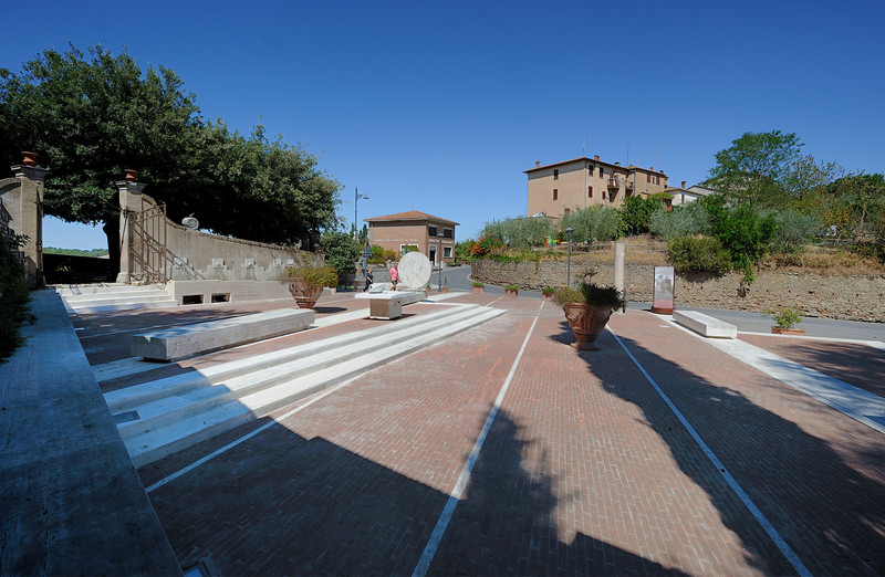 ''piazza della mostra di tartufi'' - San Giovanni d'Asso