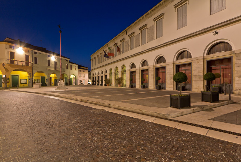 ''Piazza Matteotti in blu'' - Piove di Sacco