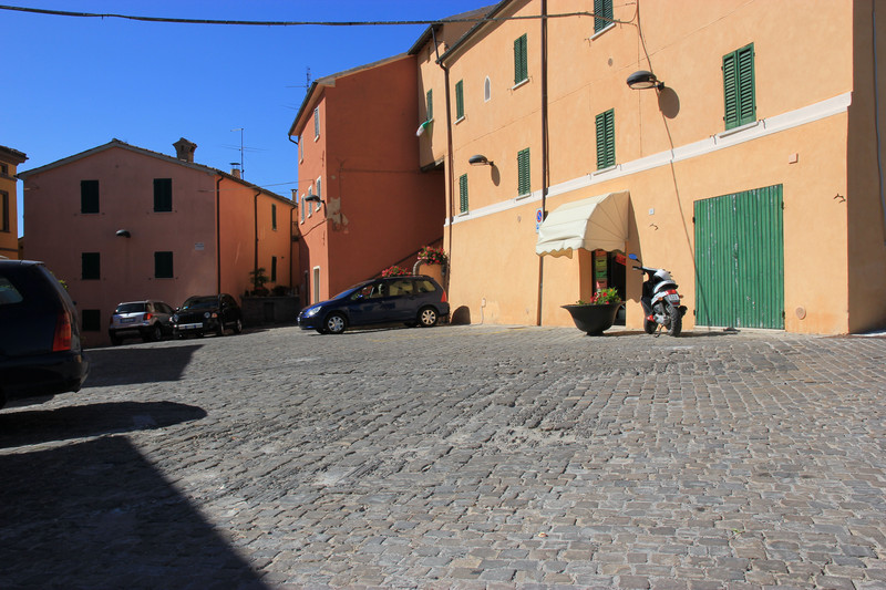 ''Piazza Petrangolini'' - Peglio