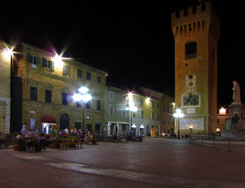 ''Leopardi osserva…..'' - Recanati