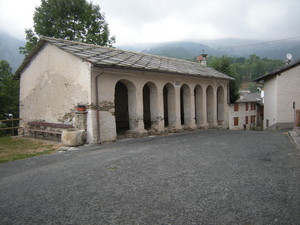 piazza davanti al santuario di Becetto, frazione di Sampeyre