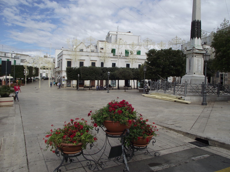 ''PIAZZA  DEL  POPOLO'' - Alberobello