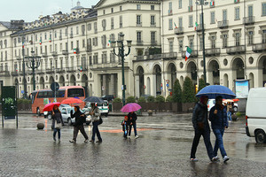 Piazza Vittorio Veneto sotto la pioggia