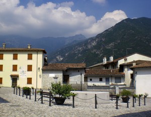 Al centro del piccolo borgo di montagna