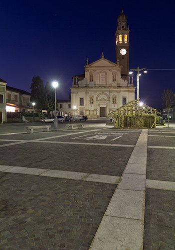 126508-562x800 126508-562x800