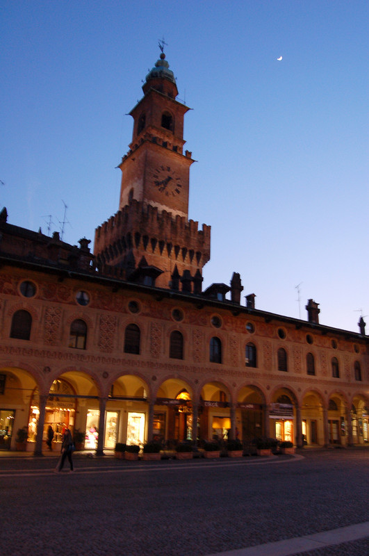 ''guardando la luna'' - Vigevano