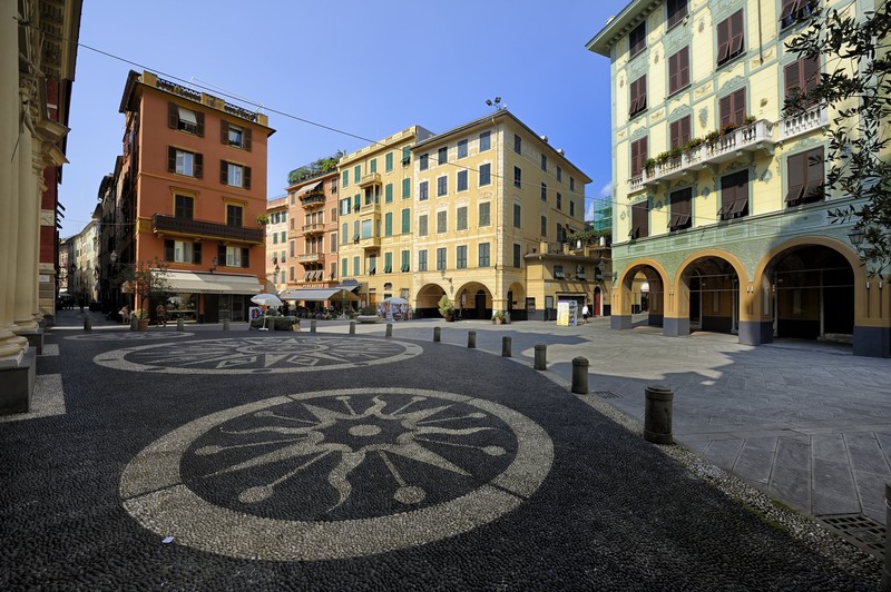 ''Attratto dalla piazza'' - Santa Margherita Ligure