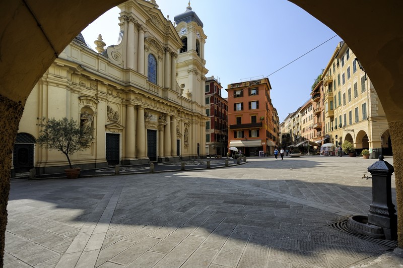 ''Sotto il porticato della piazza'' - Santa Margherita Ligure