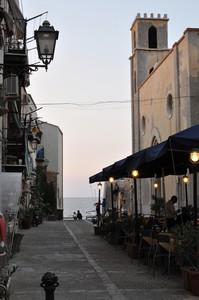 Piazza Francesco Crispi: “Una finestra sul mare”